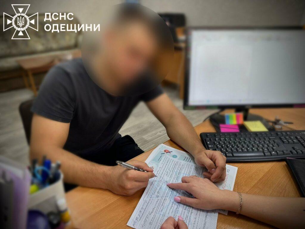 Дрон зафіксував підпал: на Одещині оштрафували чоловіка за випалювання трави