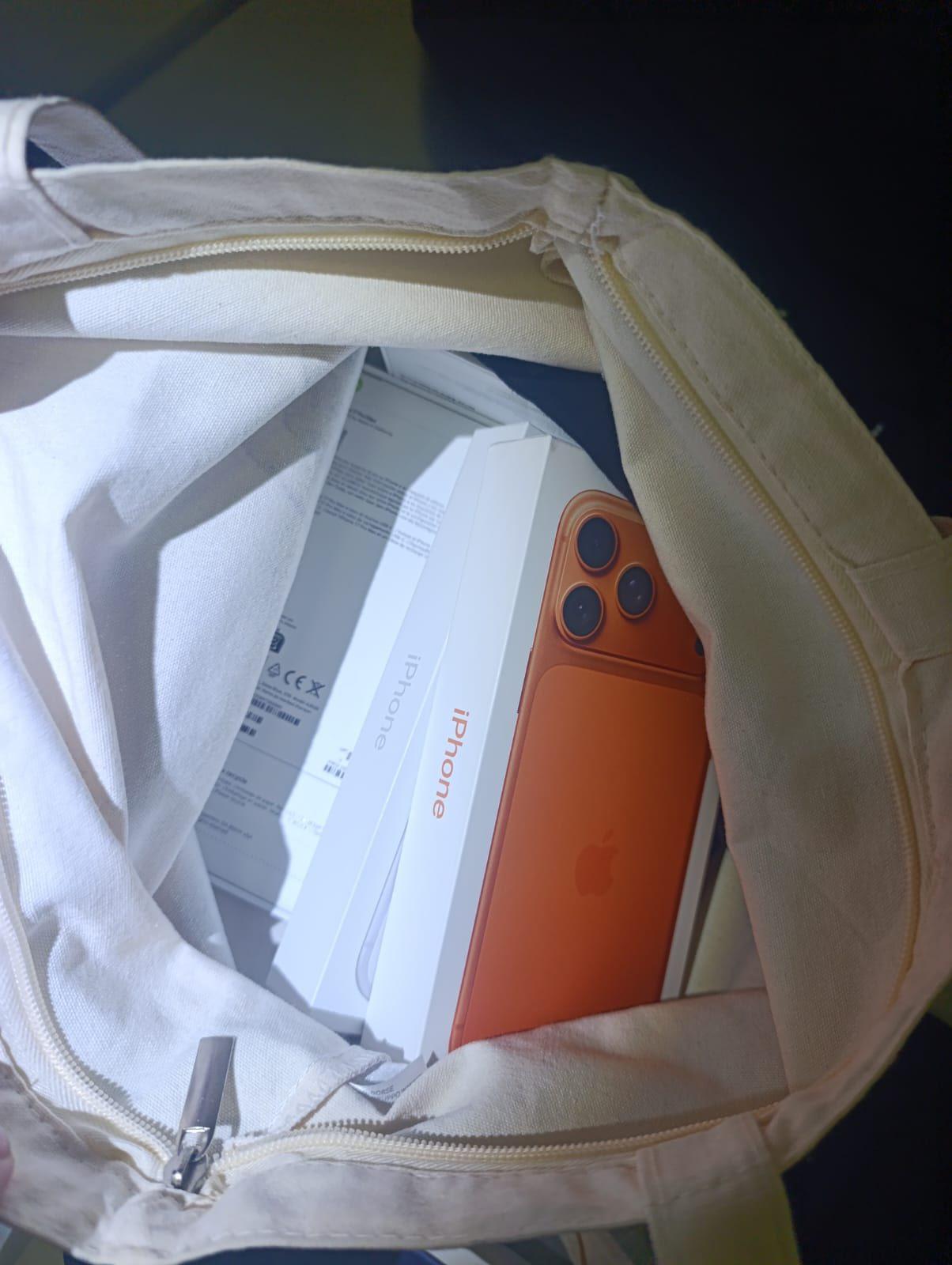 Одеські митники вилучили партію iPhone 17 на два мільйони гривень (фото)