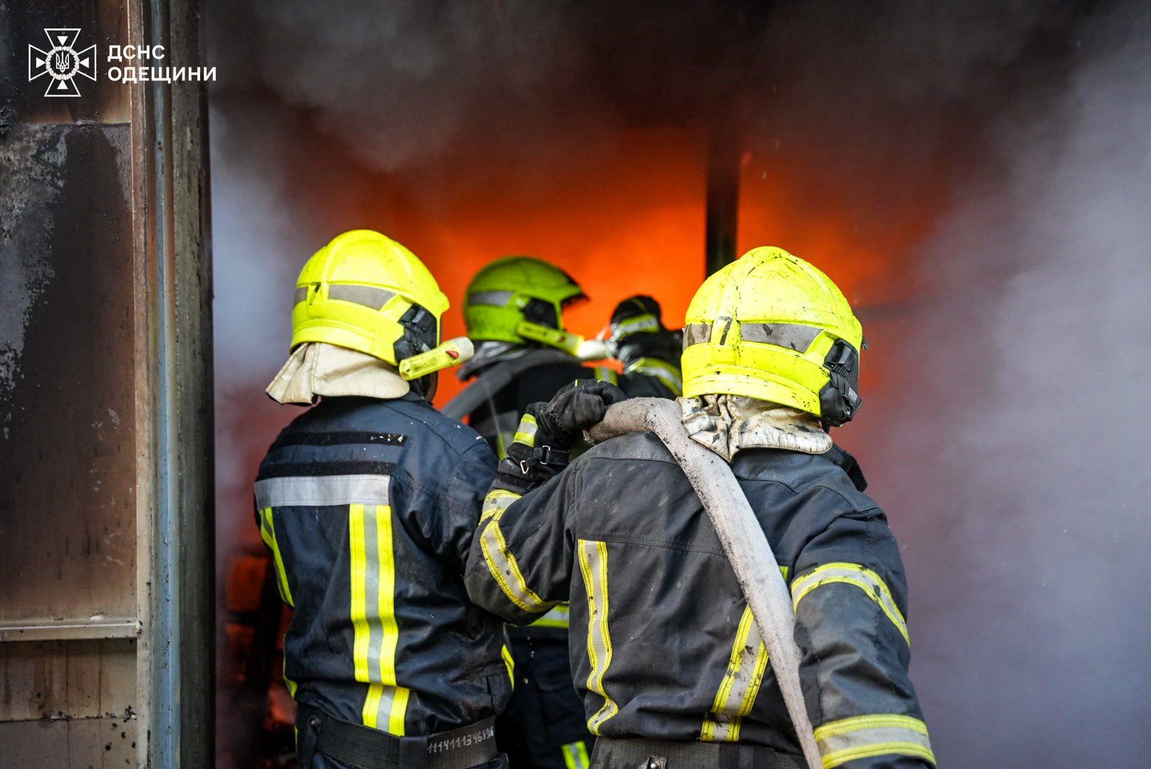 В Авангарді сталася масштабна пожежа на складі з побутовою технікою (фото, відео)