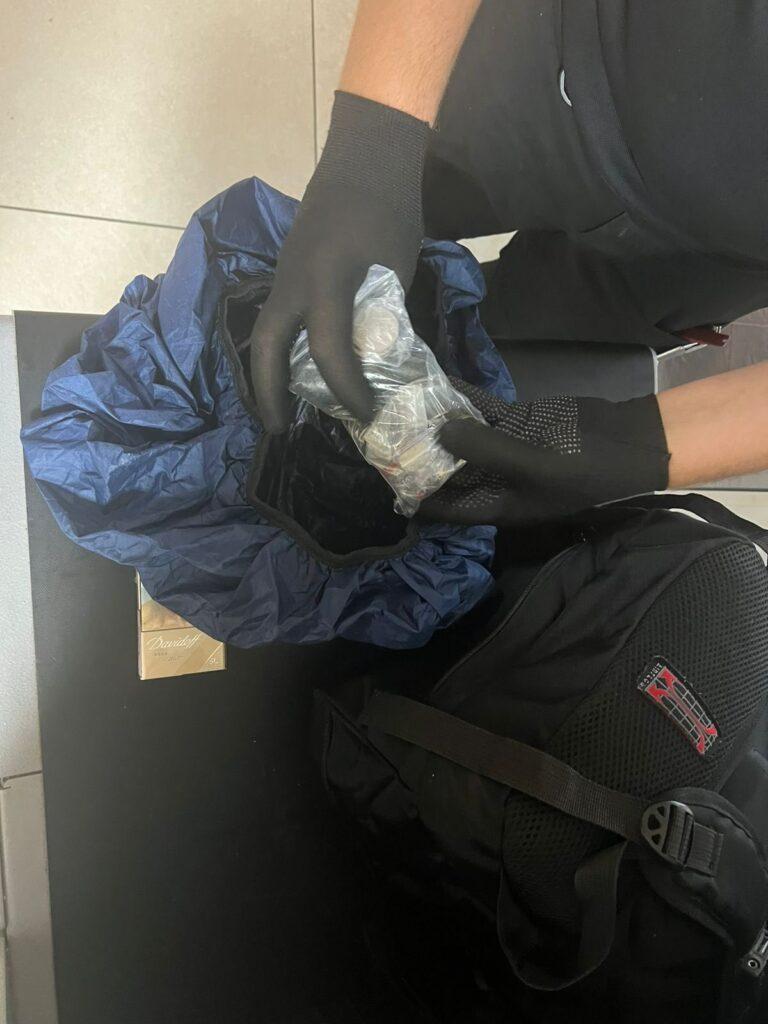 На Одещині прикордонники знайшли старовинні монети в валізі пасажира автобуса