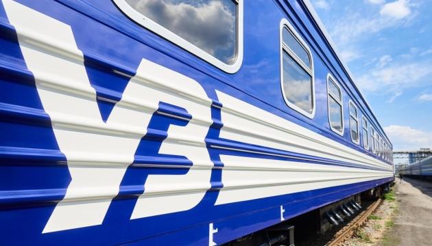 «Укрзалізниця»: через атаку РФ по підстанціям затримуються потяги одеського та дніпровського напрямків