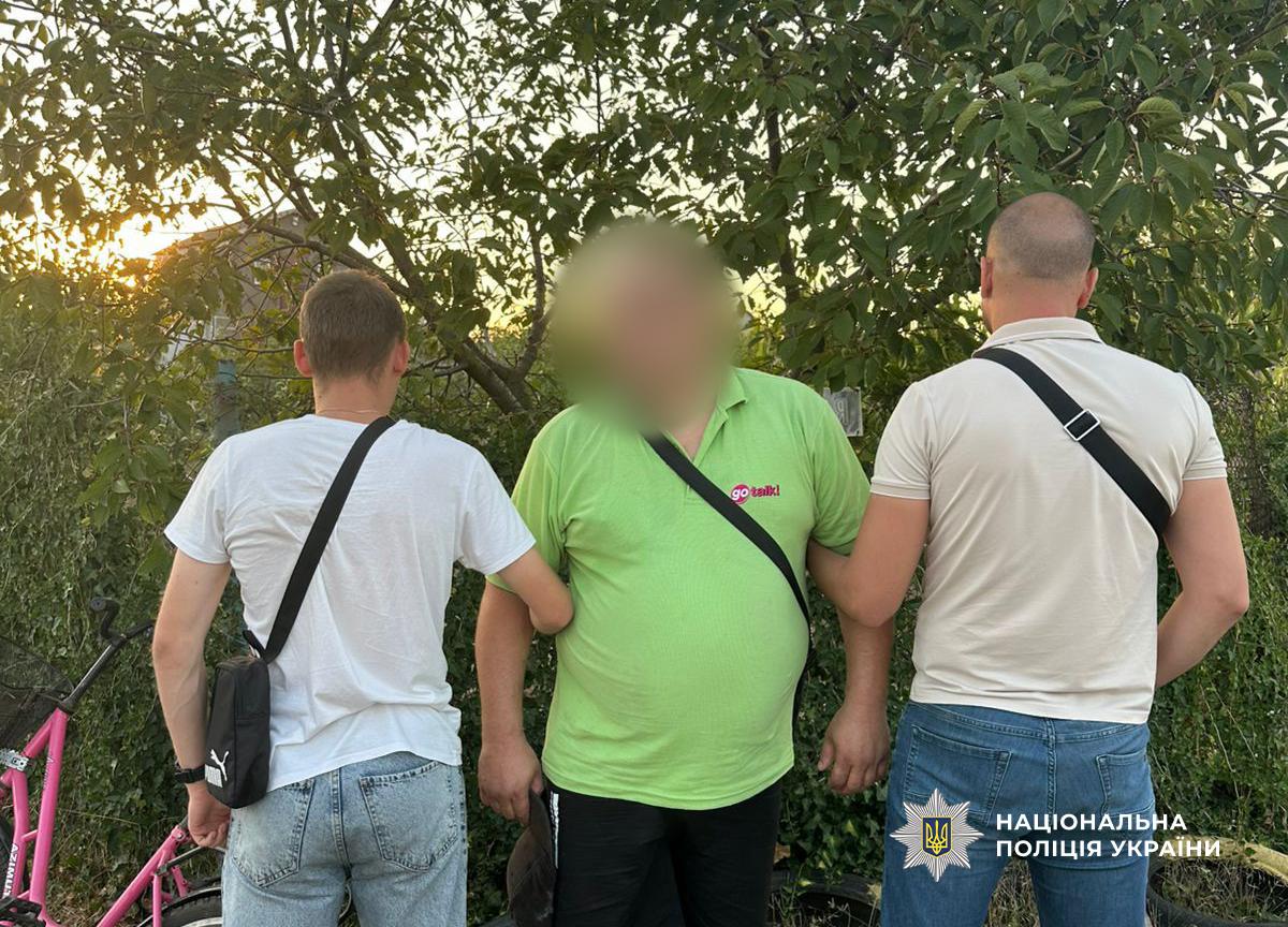 Наркоторговца задержали «на горячем» в Одесском районе Наркоторговца задержали «на горячем» в Одесском районе
