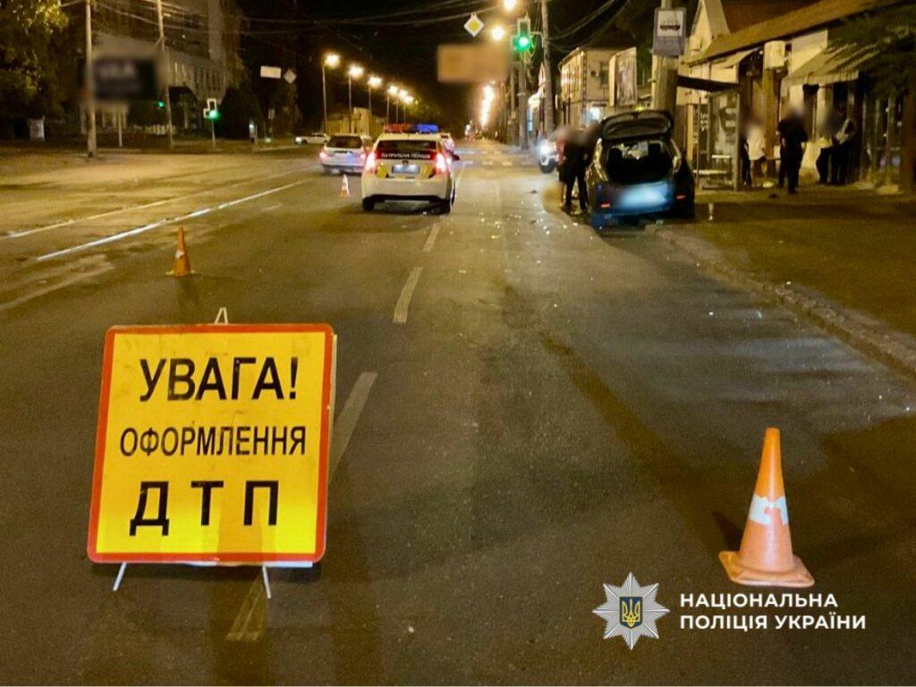 Загинув пішохід та травмувалися пасажири: поліцейські розслідують обставини ДТП в Одесі