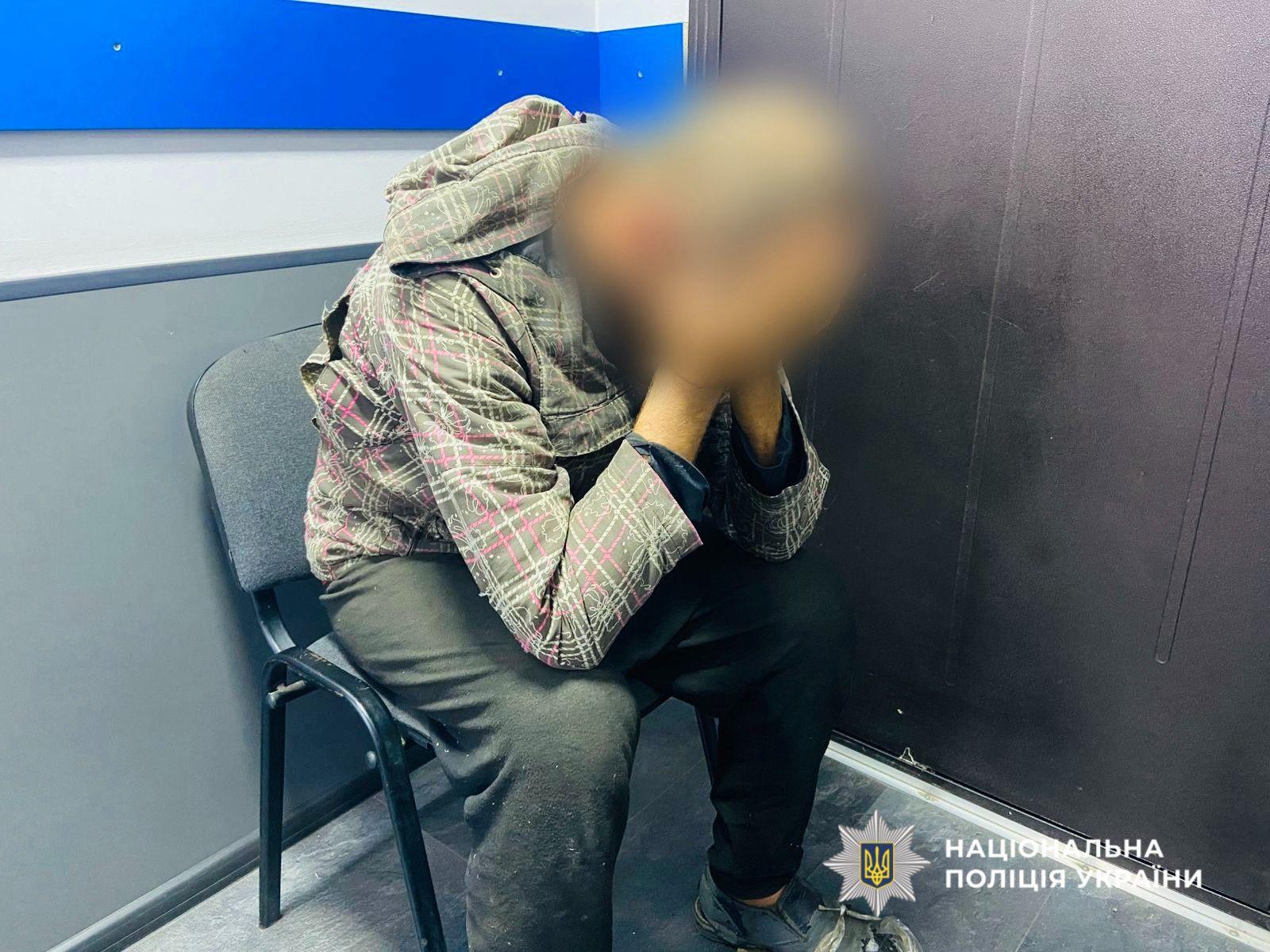 На одесском кладбище нетрезвый мужчина повредил почти 30 памятников