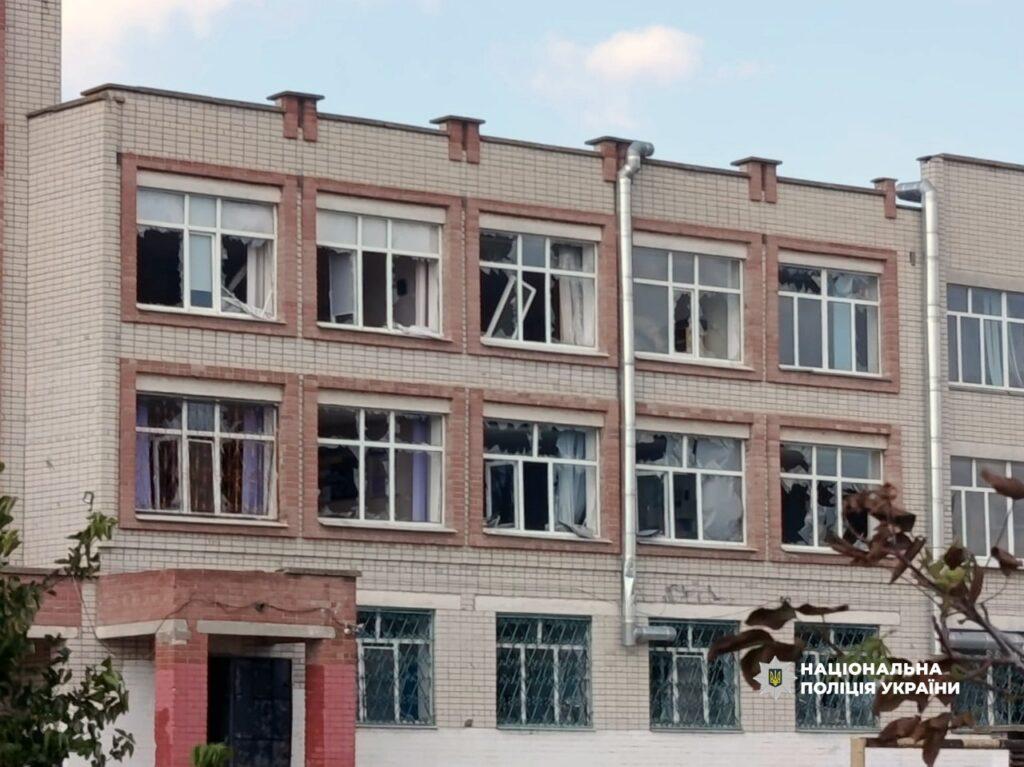 Наслідки чергового обстрілу Херсонщини: четверо людей поранені, пошкоджено медичні заклади, ліцей та дитячий садочок