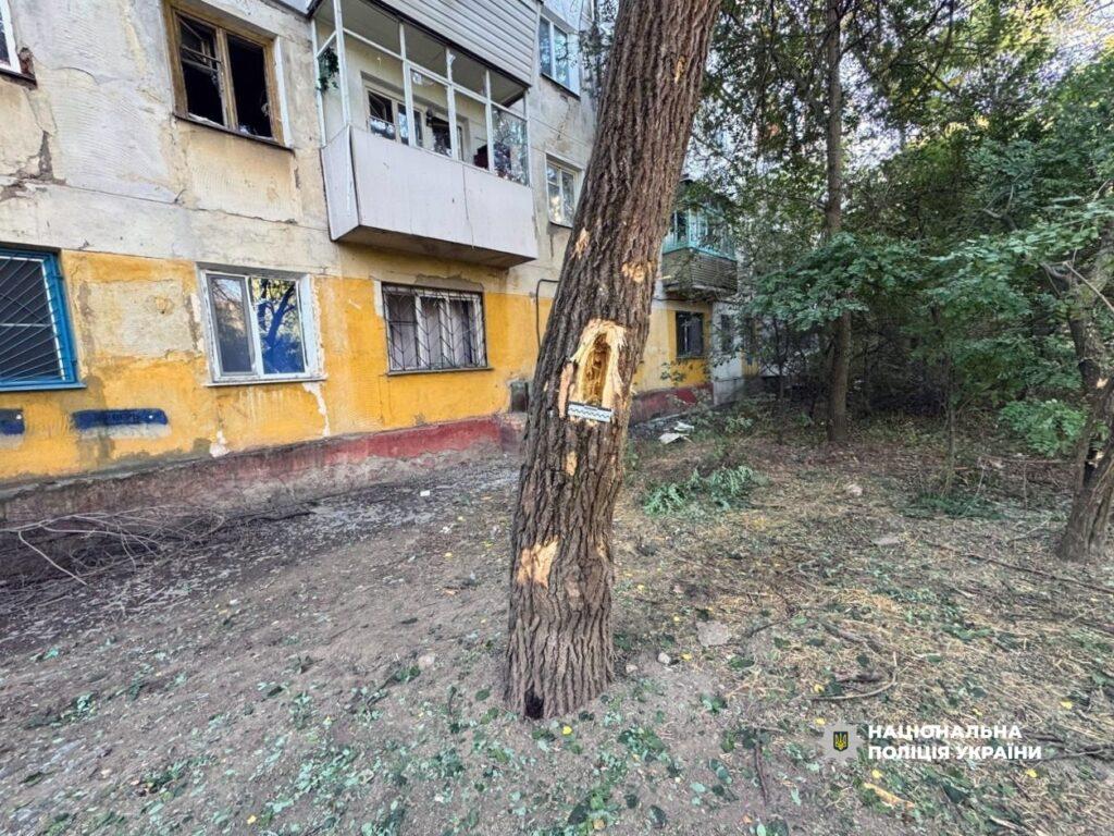 Последствия очередного обстрела Херсонской области: четверо людей ранены, повреждены медицинские учреждения, лицей и детский сад