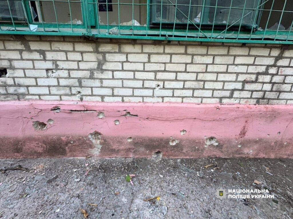 Последствия очередного обстрела Херсонской области: четверо людей ранены, повреждены медицинские учреждения, лицей и детский сад