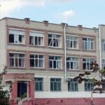 Последствия очередного обстрела Херсонской области: четверо людей ранены, повреждены медицинские учреждения, лицей и детский сад