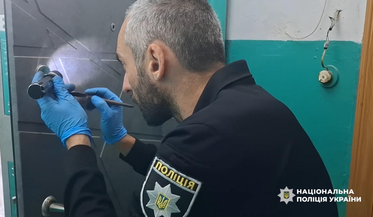 Розбій у Білгороді-Дністровському: двоє в масках напали на підлітка та викрали прикраси на півмільйона