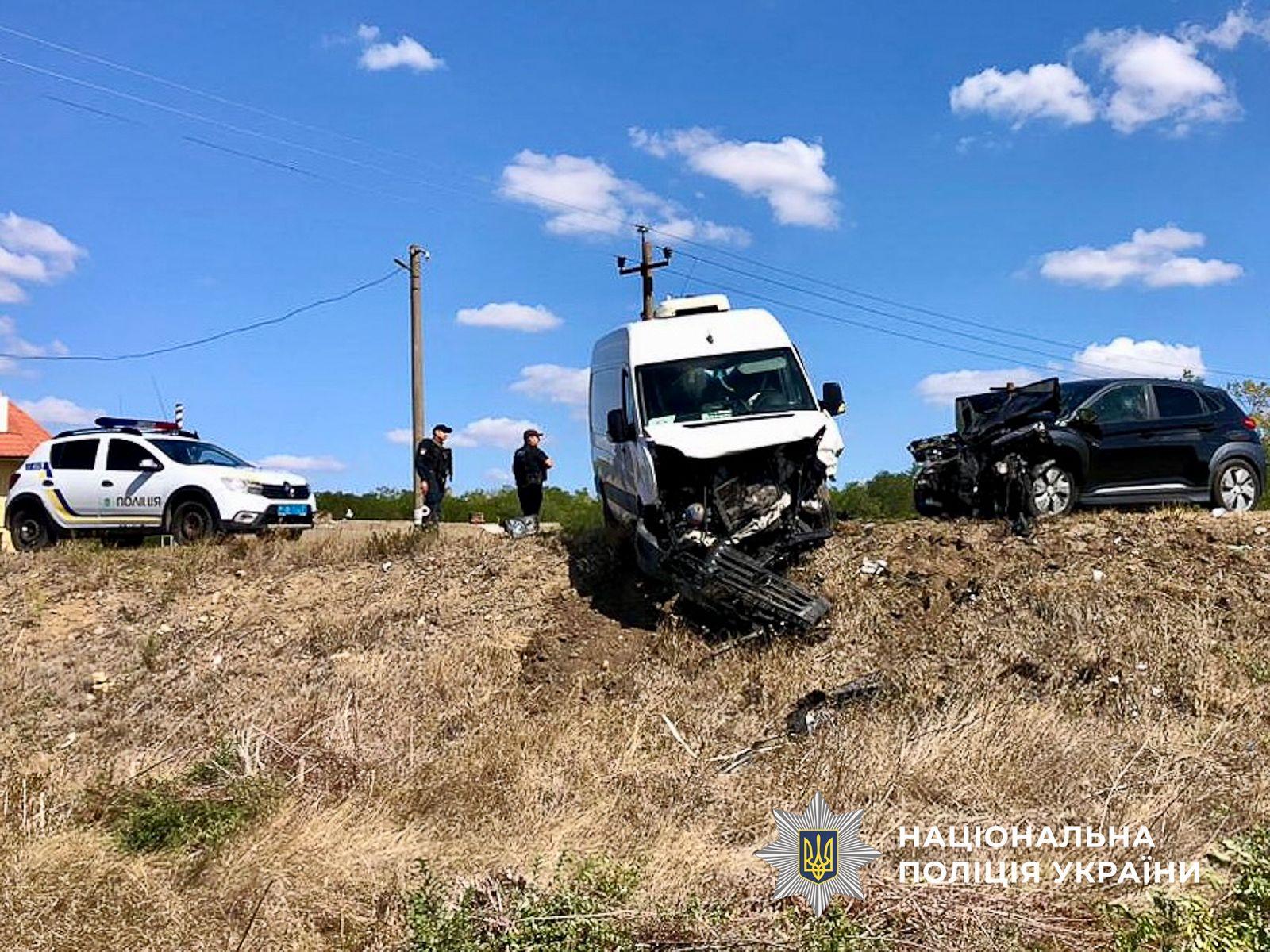 На Одещині зіткнулися легковик та вантажівка: постраждали чотири людини На Одещині зіткнулися легковик та вантажівка: постраждали чотири людини