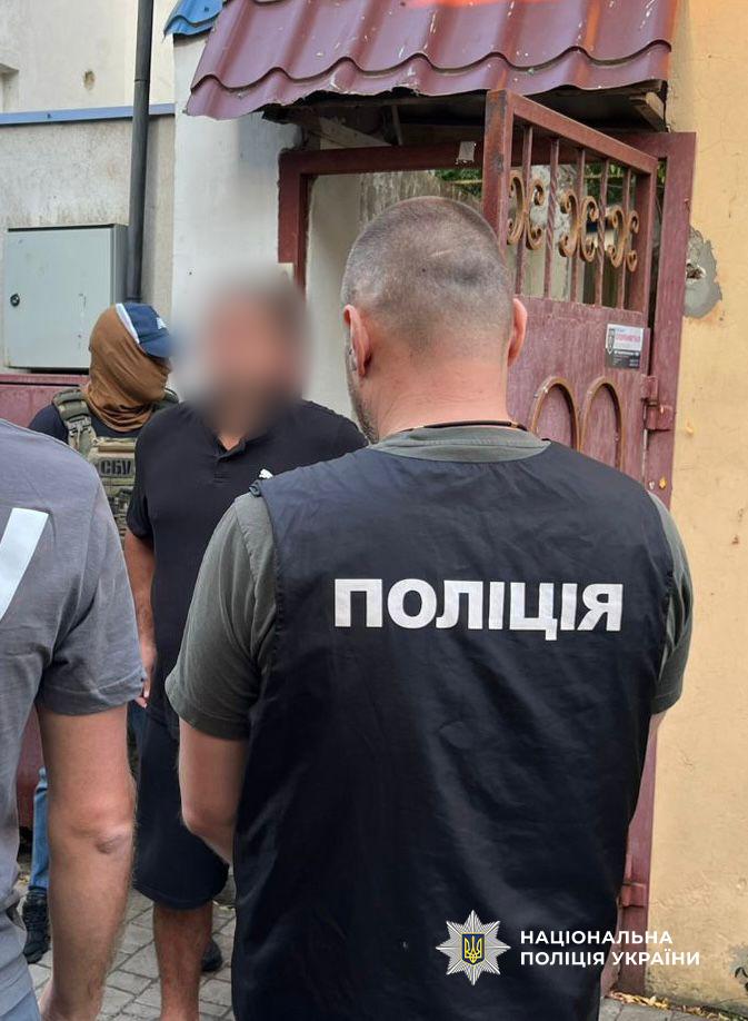 Махінації з квартирами померлих одеситів: правоохоронці викрили аферистів
