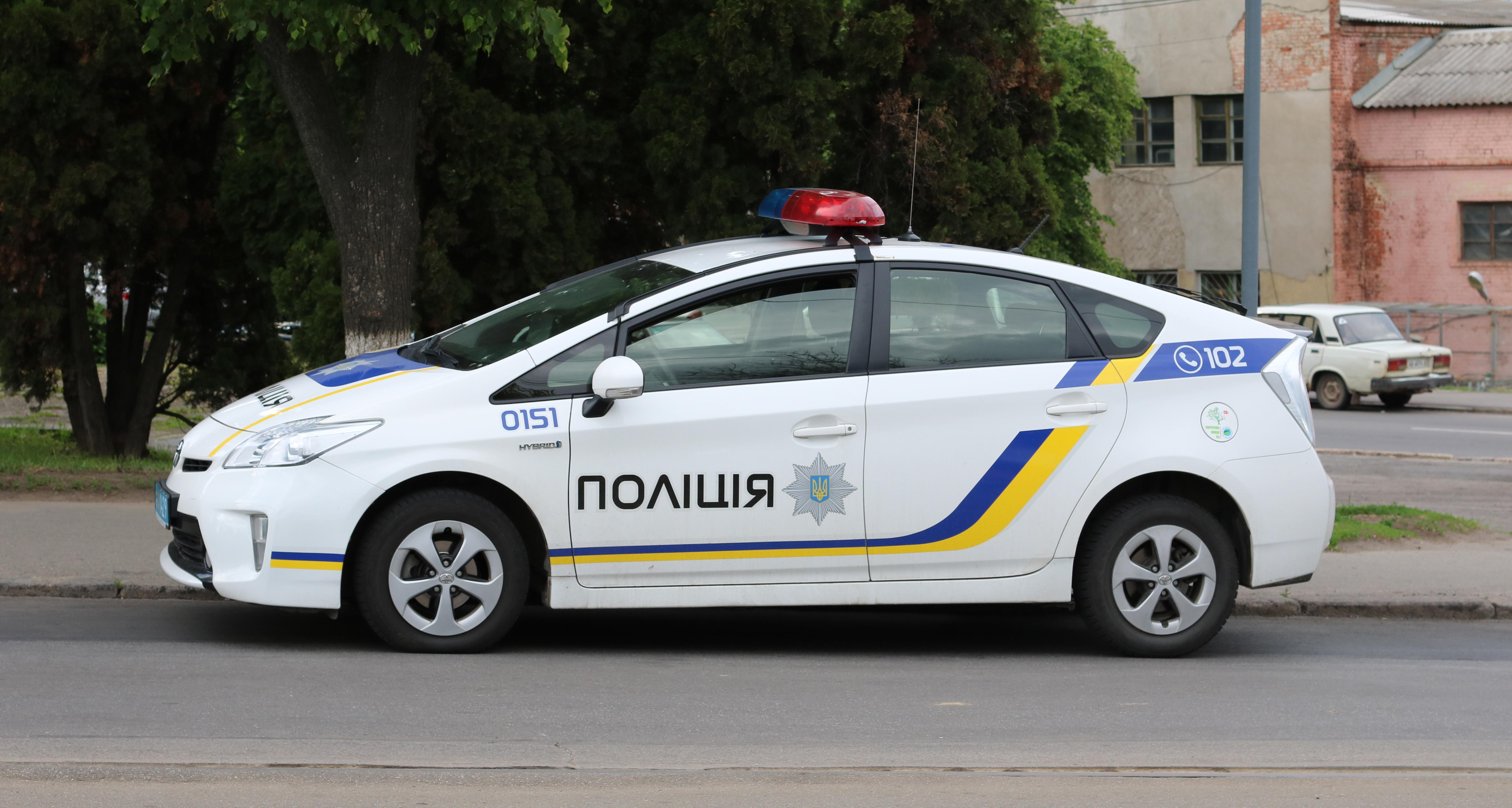 У Миколаївській області поліцейський зіткнувся з мопедом та в’їхав у бібліотеку