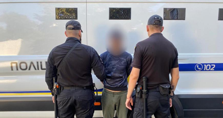 В Одесі затримали чоловіка за підозрою у вбивстві перехожого В Одесі затримали чоловіка за підозрою у вбивстві перехожого