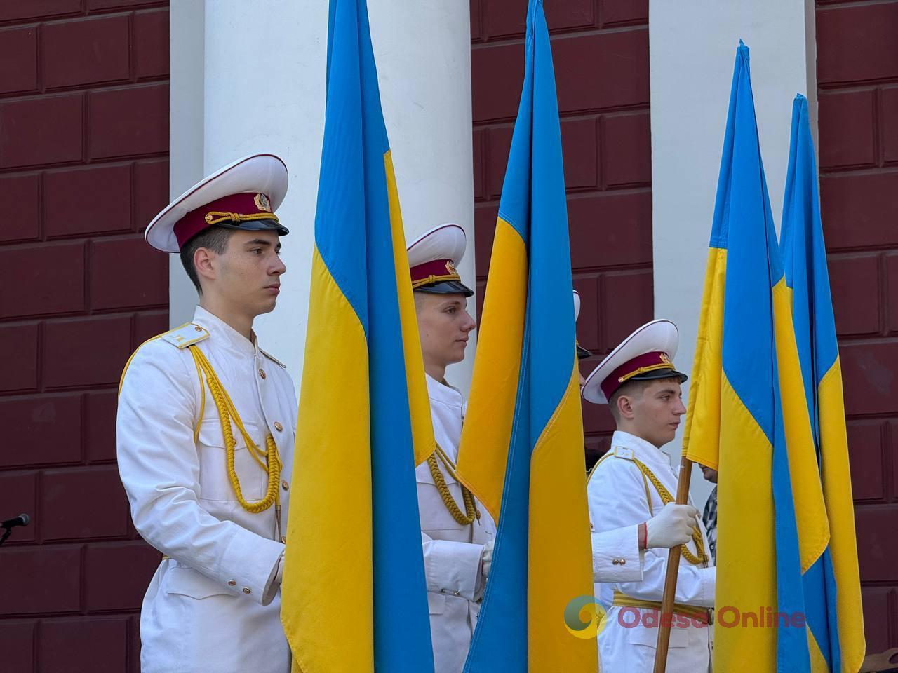 В Одесі святкують День міста: підняття прапорів, нагородження та відкриття нової зірки (фото) В Одесі святкують День міста: підняття прапорів, нагородження та відкриття нової зірки (фото)