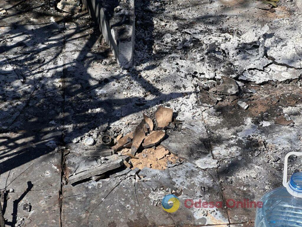 Через дронову атаку РФ в Одесі пошкоджено кладовище (фоторепортаж) Через дронову атаку РФ в Одесі пошкоджено кладовище (фоторепортаж)