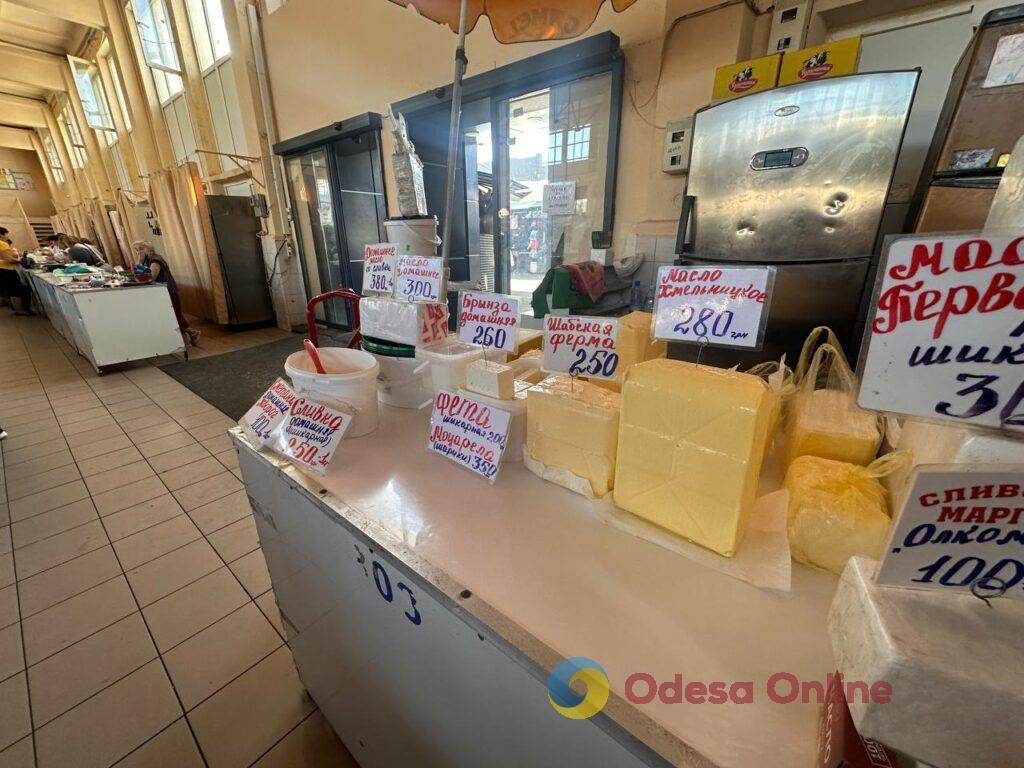 Базилік, бринза і малина: суботні ціни на одеському Привозі
