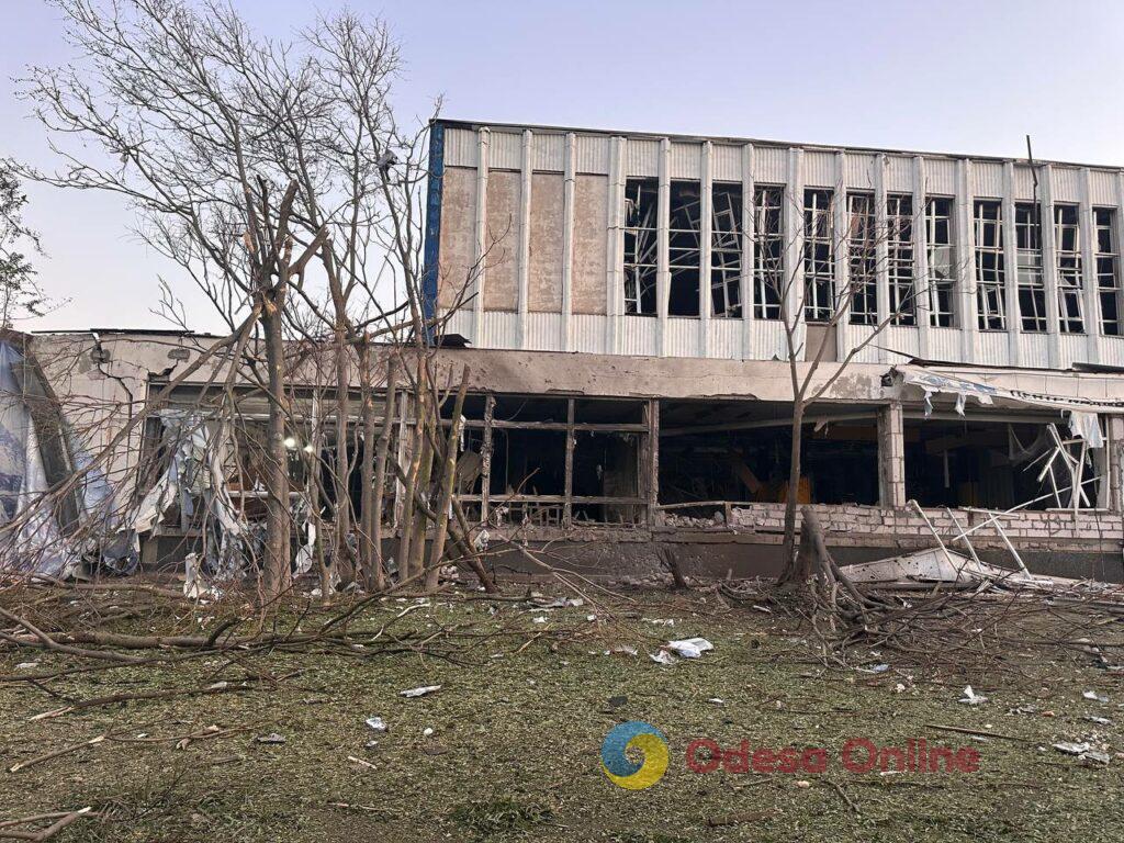РФ атакувала Одесу ударними безпілотниками: пошкоджені житлові будинки РФ атакувала Одесу ударними безпілотниками: пошкоджені житлові будинки