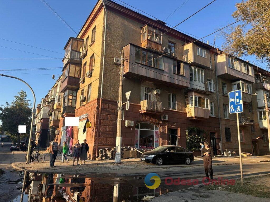 Нічний удар по Одесі: фоторепортаж зсередини пошкодженого будинку Нічний удар по Одесі: фоторепортаж зсередини пошкодженого будинку