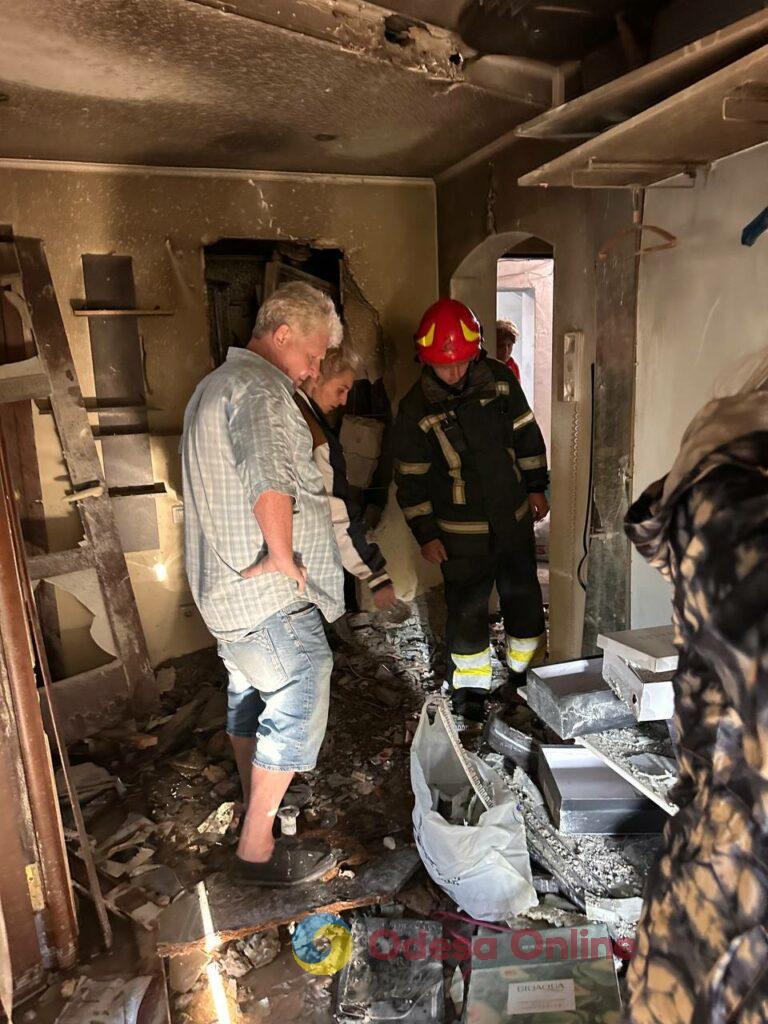 Нічний удар по Одесі: фоторепортаж зсередини пошкодженого будинку Нічний удар по Одесі: фоторепортаж зсередини пошкодженого будинку