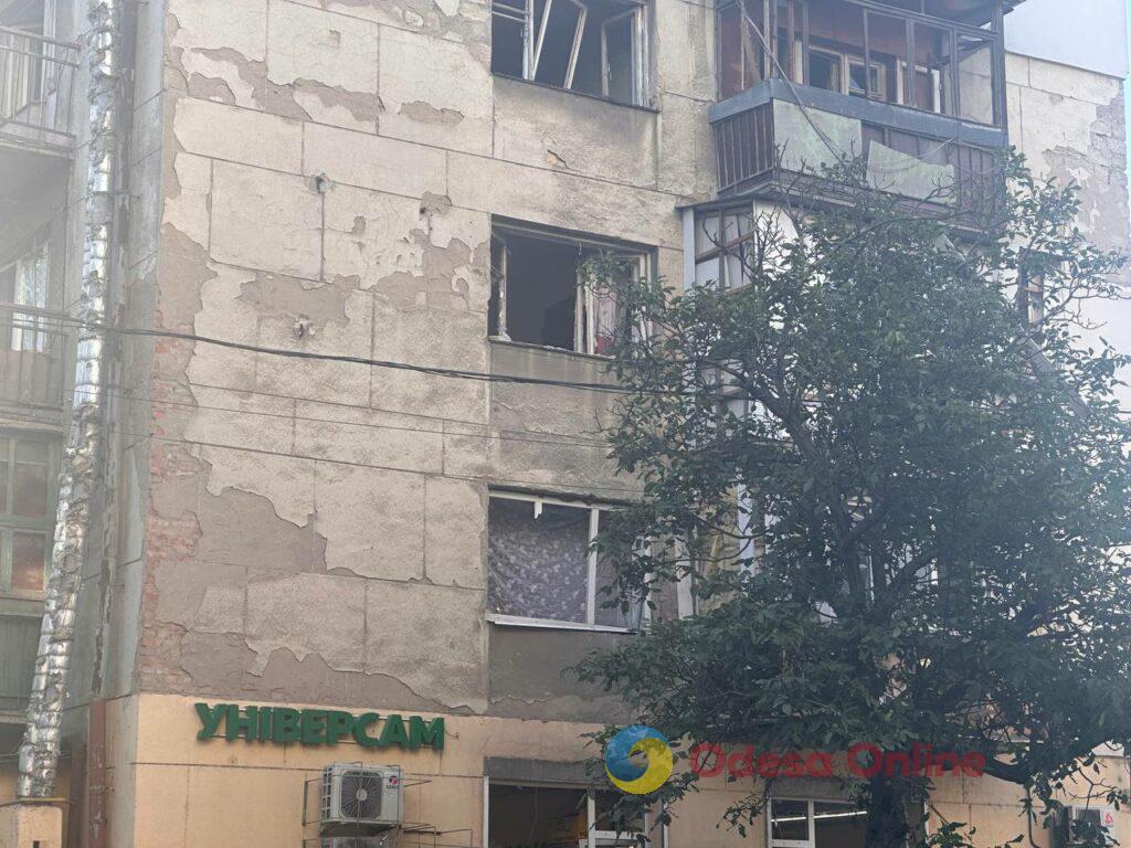 Нічний удар по Одесі: фоторепортаж зсередини пошкодженого будинку Нічний удар по Одесі: фоторепортаж зсередини пошкодженого будинку