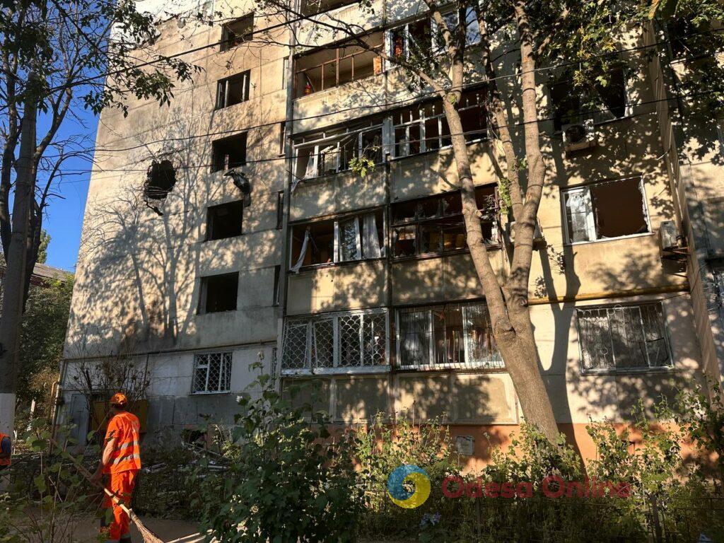 Нічний удар по Одесі: фоторепортаж зсередини пошкодженого будинку Нічний удар по Одесі: фоторепортаж зсередини пошкодженого будинку