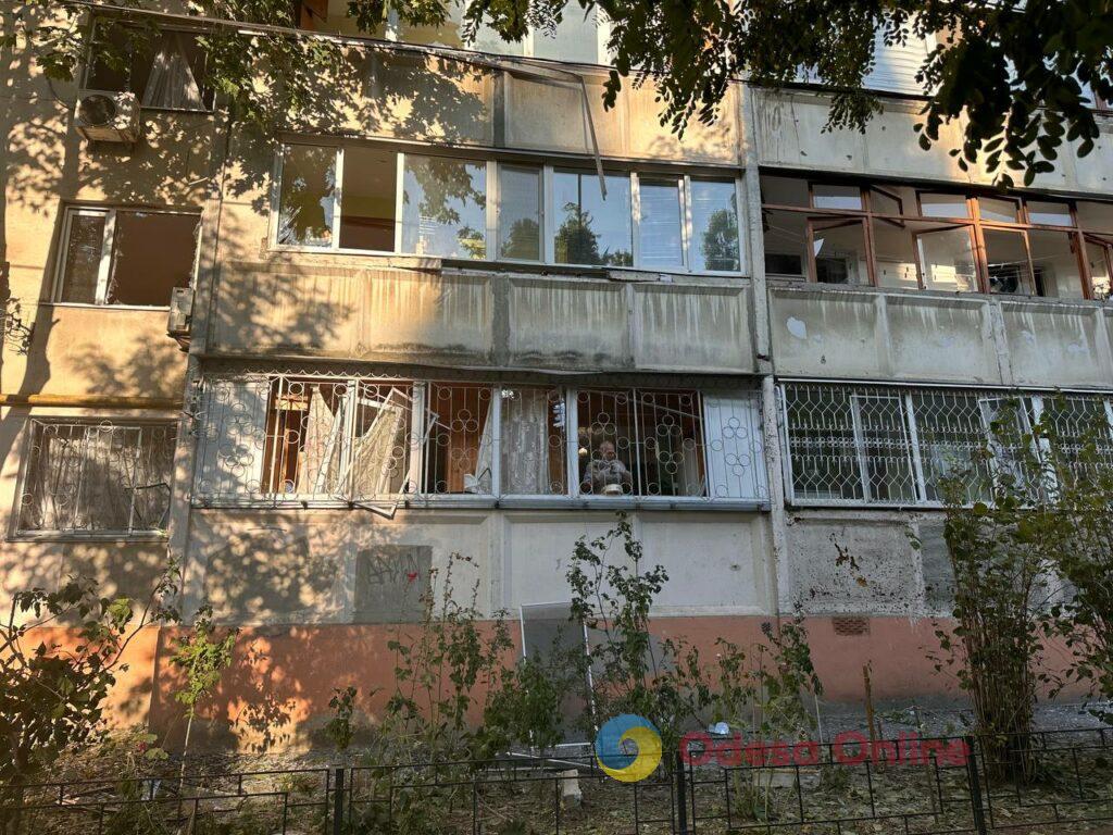 Нічний удар по Одесі: фоторепортаж зсередини пошкодженого будинку Нічний удар по Одесі: фоторепортаж зсередини пошкодженого будинку