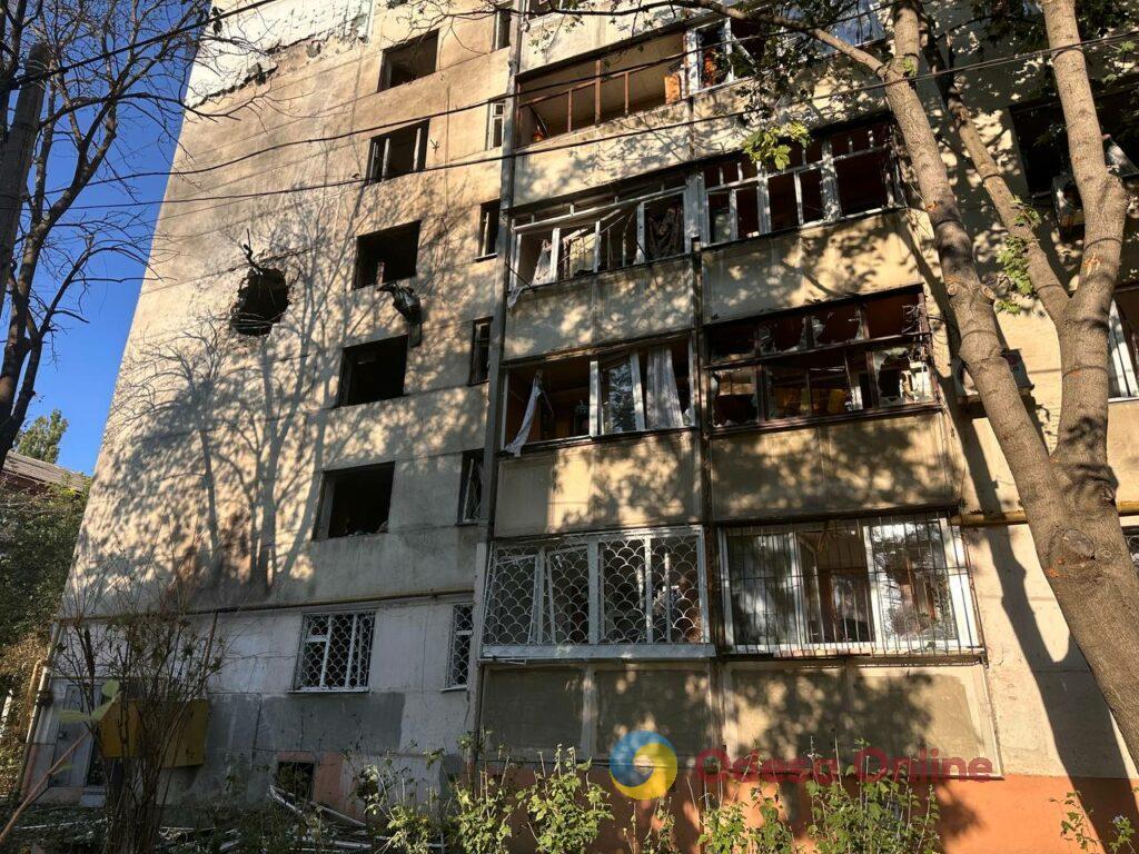 Нічний удар по Одесі: фоторепортаж зсередини пошкодженого будинку Нічний удар по Одесі: фоторепортаж зсередини пошкодженого будинку