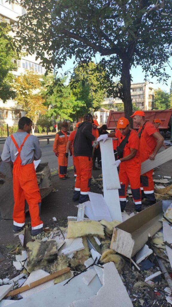 Внаслідок ворожої атаки в Одесі вибито близько 300 вікон (фото)