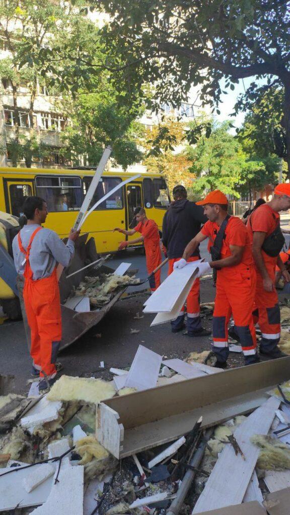Внаслідок ворожої атаки в Одесі вибито близько 300 вікон (фото)