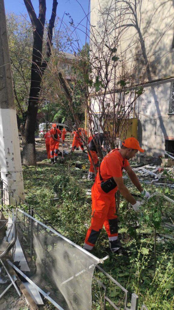 Внаслідок ворожої атаки в Одесі вибито близько 300 вікон (фото)