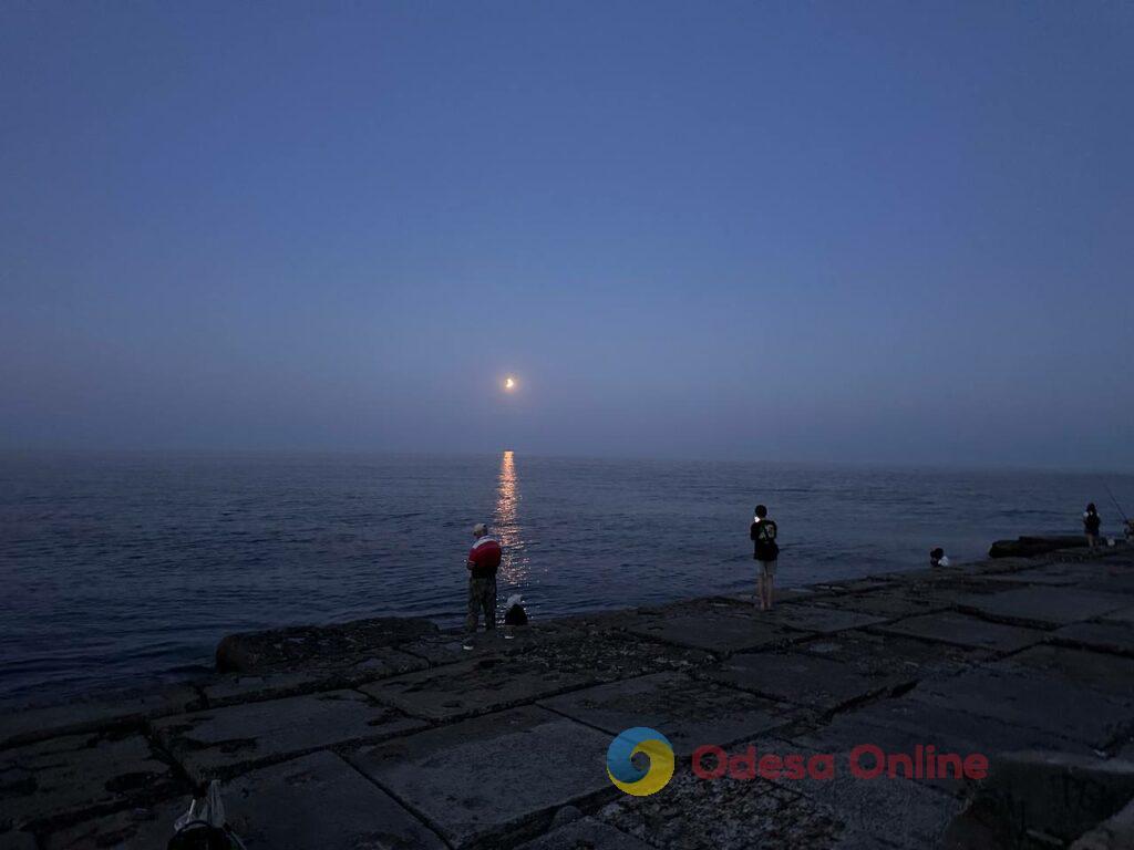 «Кровавая Луна» взошла над Одессой (фоторепортаж)
