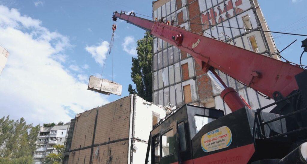 В Одессе стартовал капремонт поврежденной вражеским дроном девятиэтажки