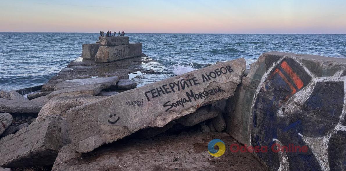 В Одессе пляжи опустели с завершением туристического сезона (фоторепортаж)