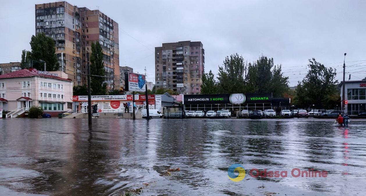Одеса «пливе» (фотофакт)