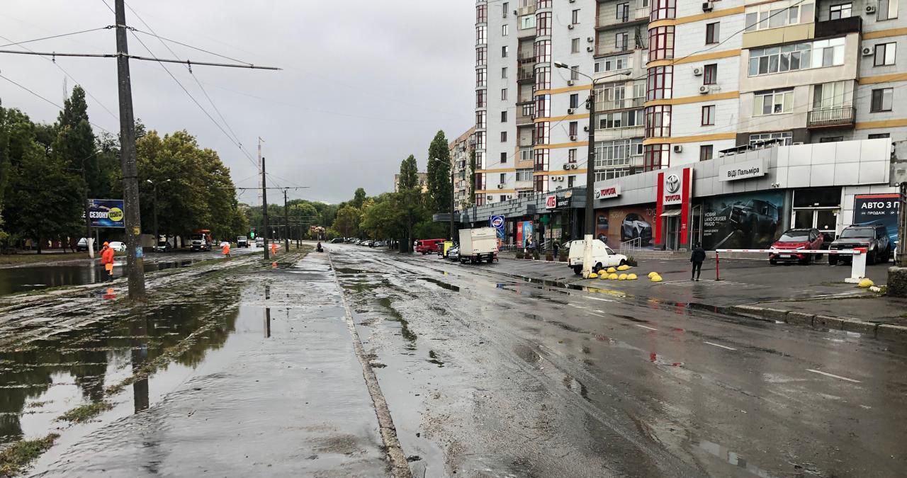 Ливень в Одессе: количество осадков достигло месячной нормы, продолжаются работы по откачке воды