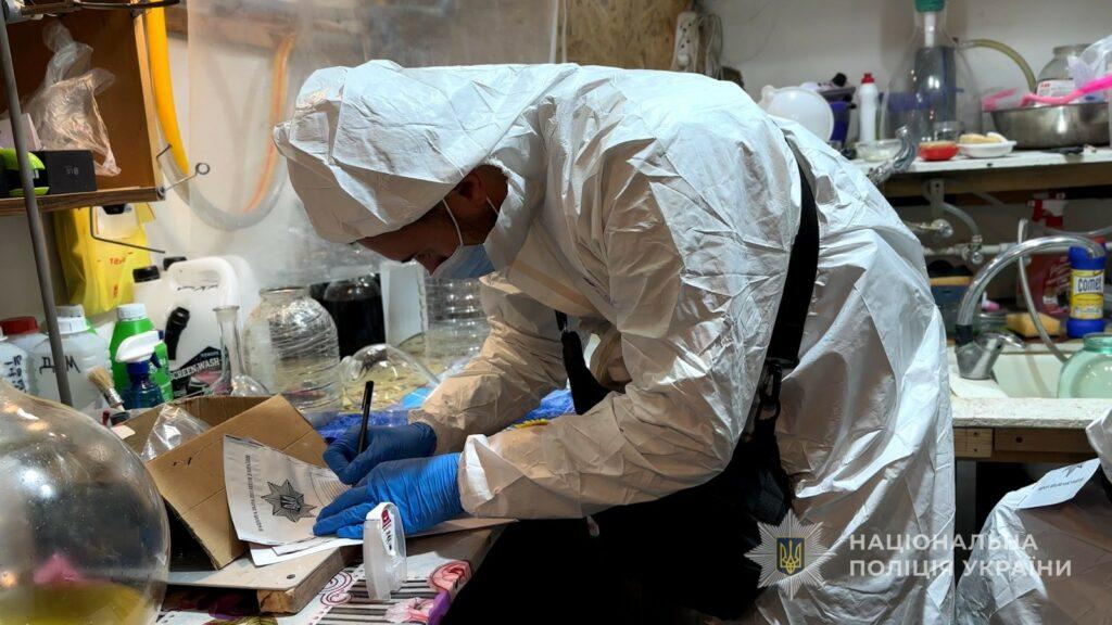 Створив нарколабораторію та збував наркотики по всій країні: одесита відправили на лаву підсудних