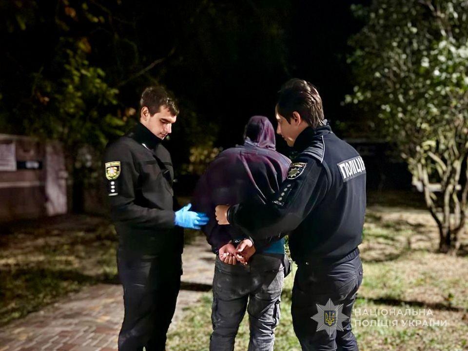 Житель Одесской области ограбил магазин и распылил газ в лицо полицейскому