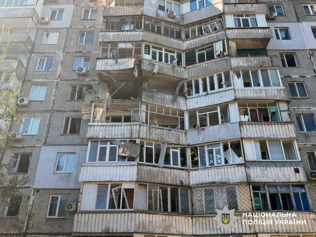 В Херсонской области в результате российских обстрелов погибла женщина, ранены 15 человек