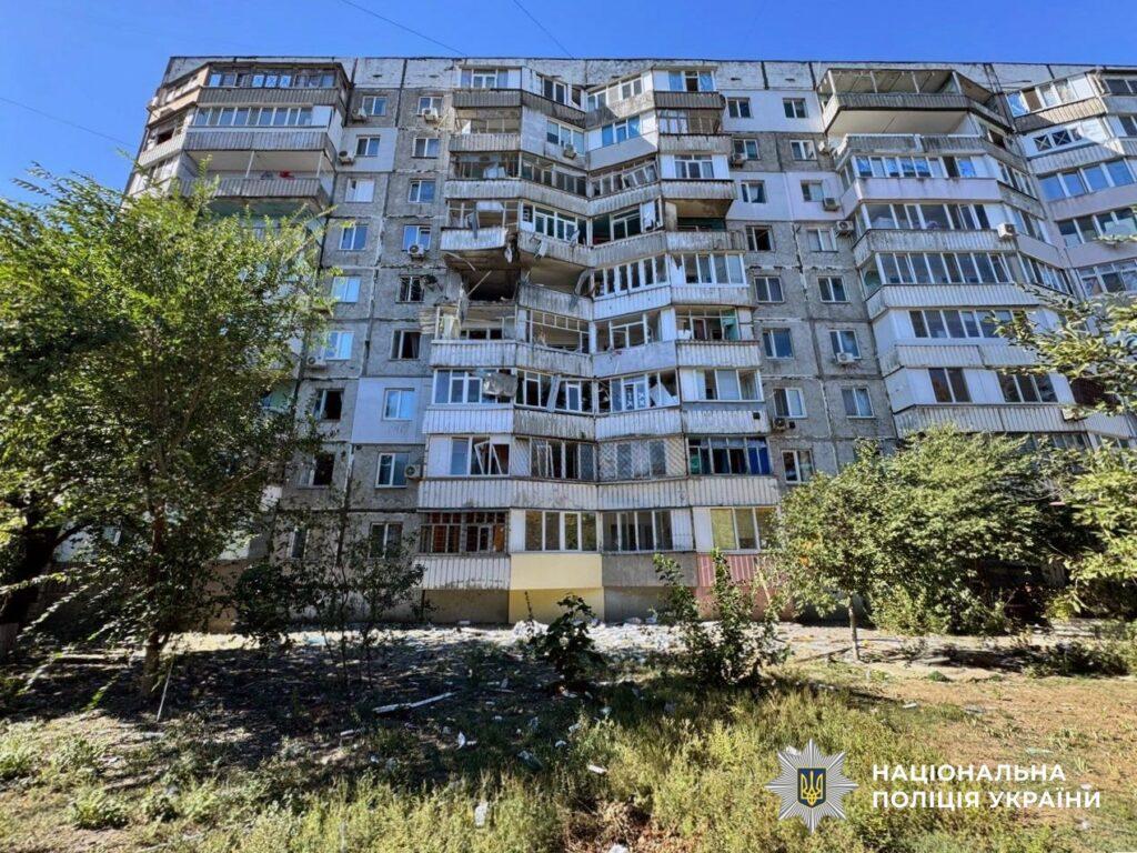 В Херсонской области в результате российских обстрелов погибла женщина, ранены 15 человек