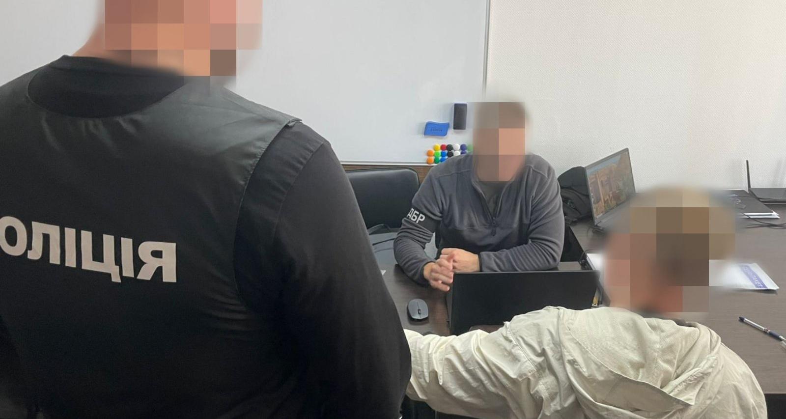 В Херсоне бывший замкомандира части требовал у подчиненных боевые выплаты