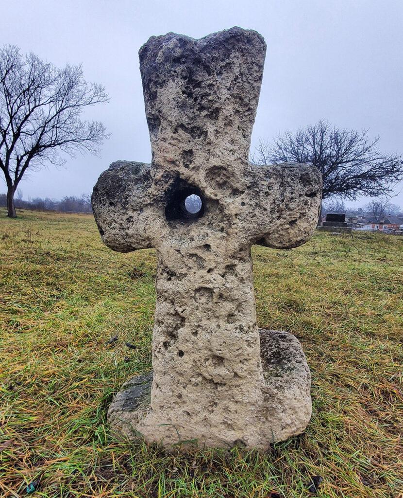 Между мирами мертвых и живых: загадочные кресты козаков-характерников нашли в Николаевской области