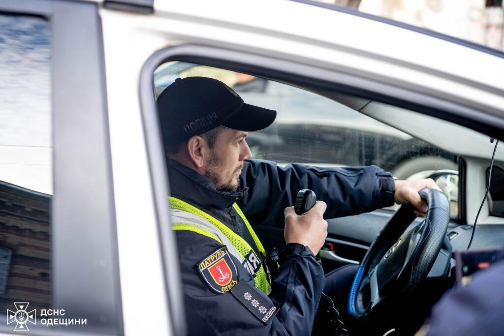 Одеські рятувальники перевірили, чи поступаються водії дорогою спецтранспорту
