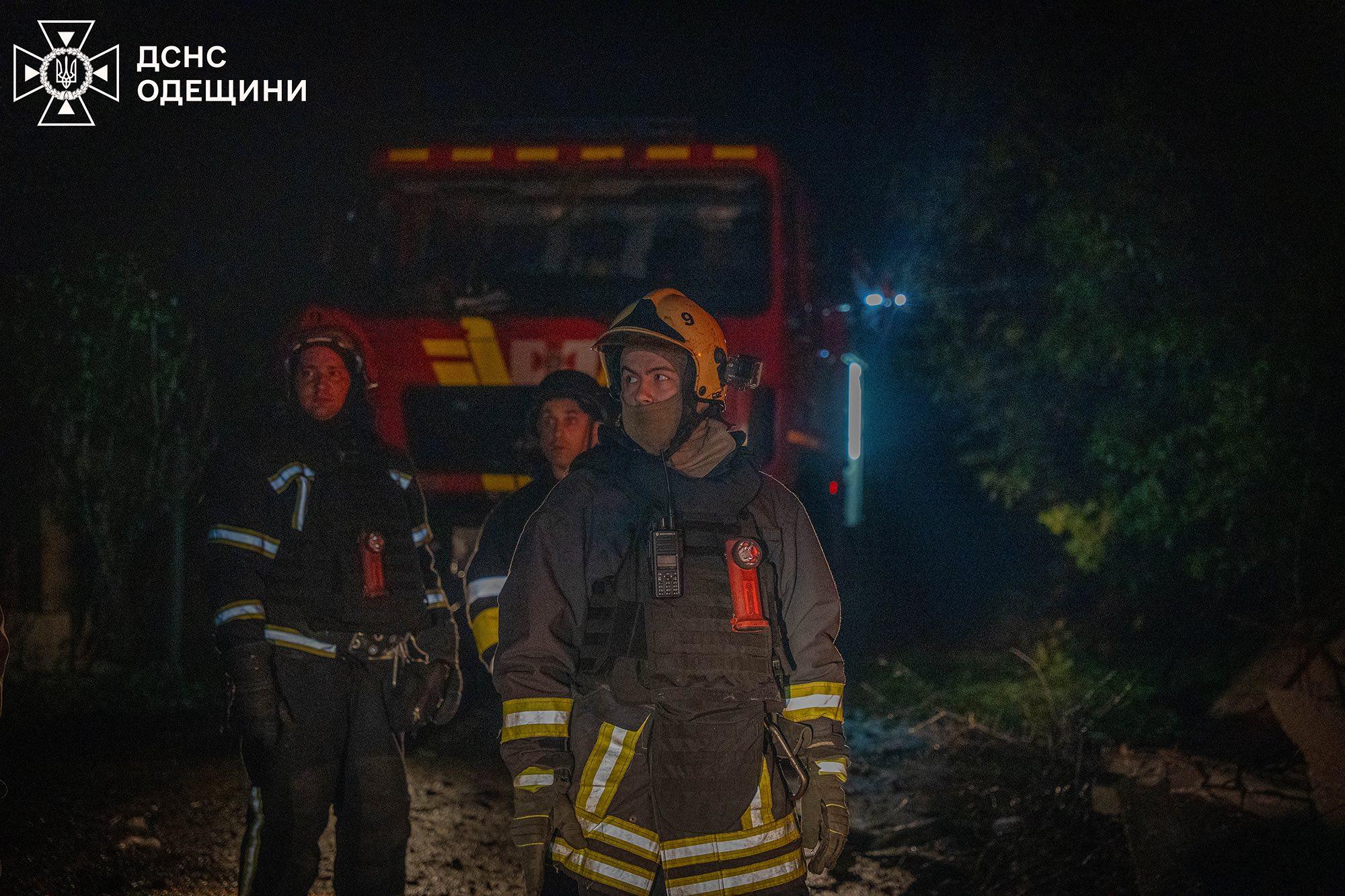 Спасатели показали фото и видео последствий атаки РФ по Одессе