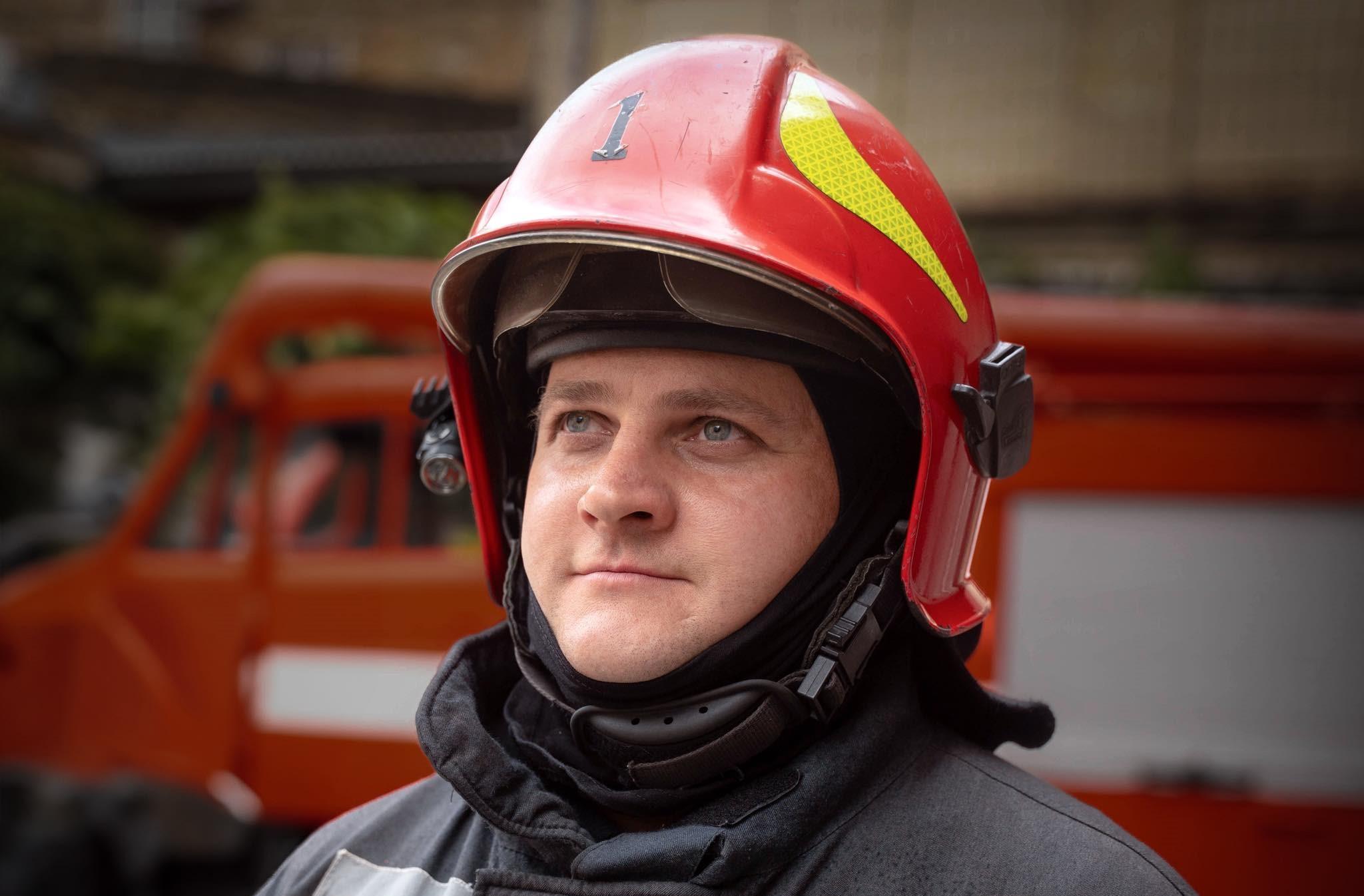 В Одесской области спасли собаку, которая упала в глубокий колодец