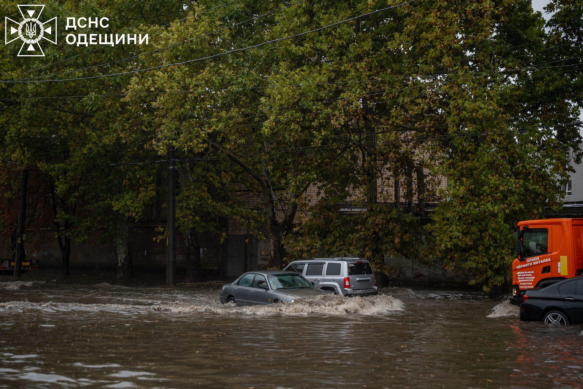 Аномальные осадки остановили работу двух насосных станций в Одессе