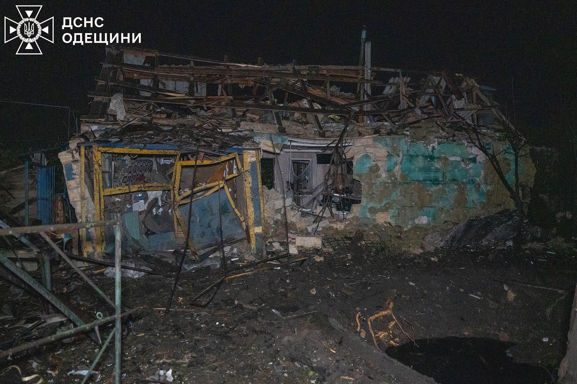 Спасатели показали фото и видео последствий атаки РФ по Одессе