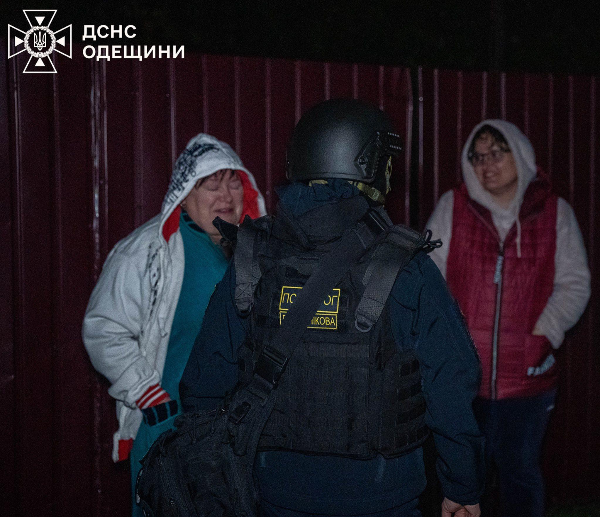 Спасатели показали фото и видео последствий атаки РФ по Одессе
