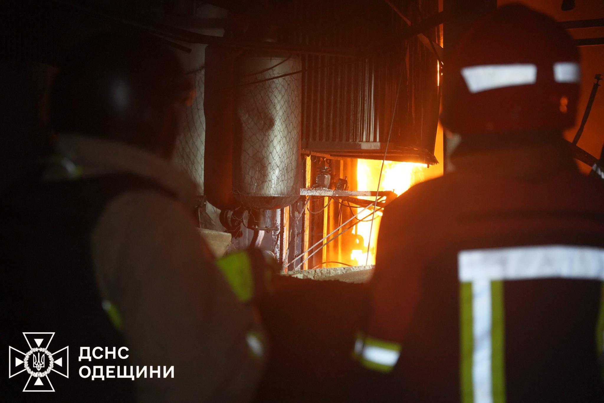 Спасатели показали фото и видео последствий атаки РФ по Одессе