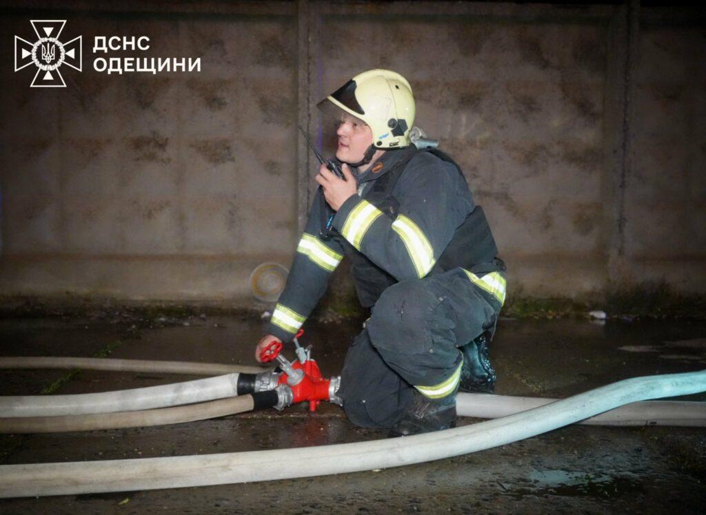 РФ атаковала гражданскую инфраструктуру Одесской области: возник пожар, есть пострадавший