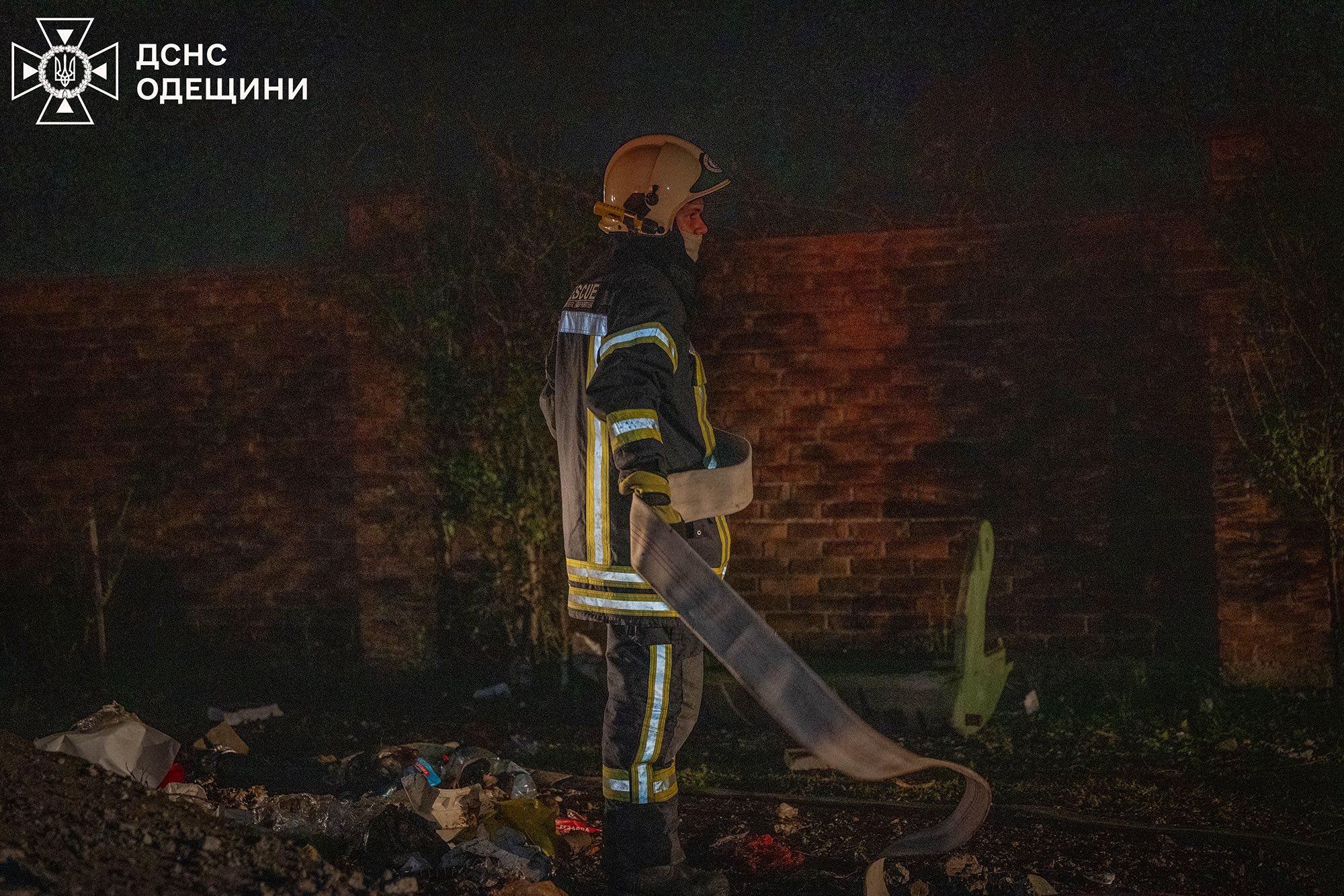 Спасатели показали фото и видео последствий атаки РФ по Одессе